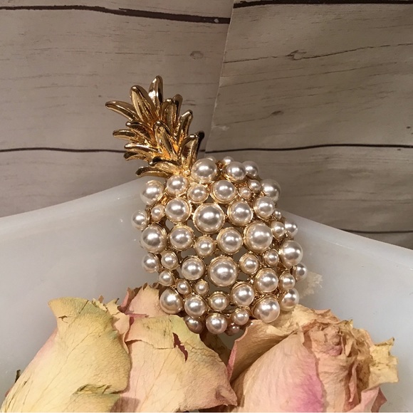 Banana Republic Pineapple - Picture 2 of 5